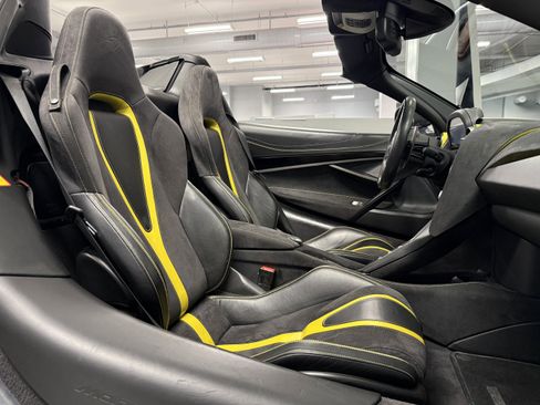 Used 2020 McLaren 720S Spider RWD image 15