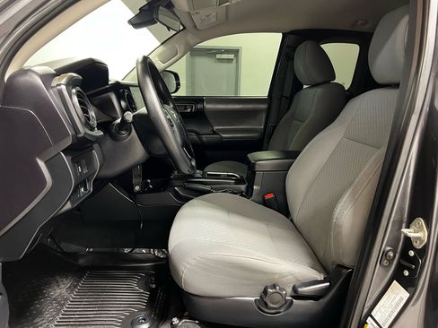 Used 2020 Toyota Tacoma SR image 12