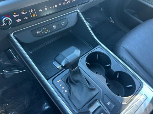 Used 2025 Kia Carnival image 20