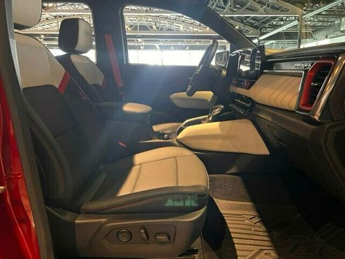 Used 2024 GMC Canyon AT4X w/ AT4X AEV Edition image 33