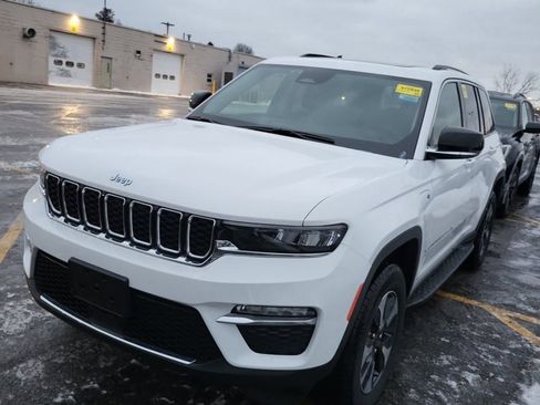 Used 2024 Jeep Grand Cherokee Limited 4xe image 2