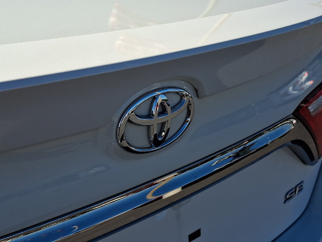 Used 2015 Toyota Camry SE w/ Moonroof Package FWD image 29