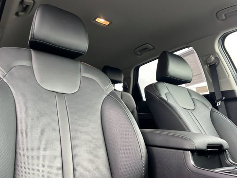 Certified 2025 Kia Sorento S image 21