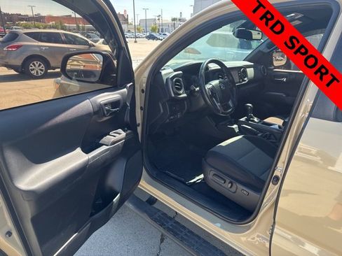 Used 2020 Toyota Tacoma TRD Sport w/ Technology Package image 9