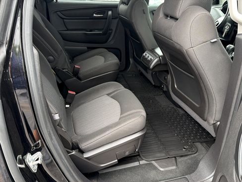Used 2016 Chevrolet Traverse LT w/ Style and Technology Package FWD image 9
