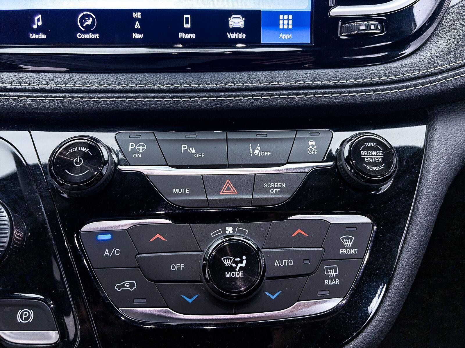 Used 2023 Chrysler Pacifica Touring-L w/ Uconnect Theater Family Group FWD image 27