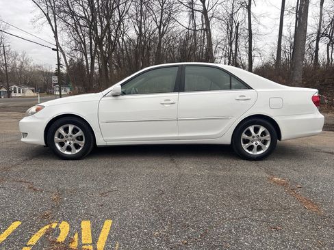 Used 2005 Toyota Camry XLE image 2