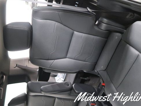 Used 2024 Lexus GX 550 w/ Accessory Package (2T) AWD/4WD image 36