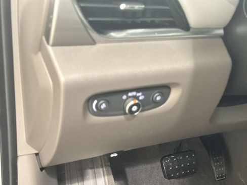 Used 2019 Chevrolet Traverse LT FWD image 35