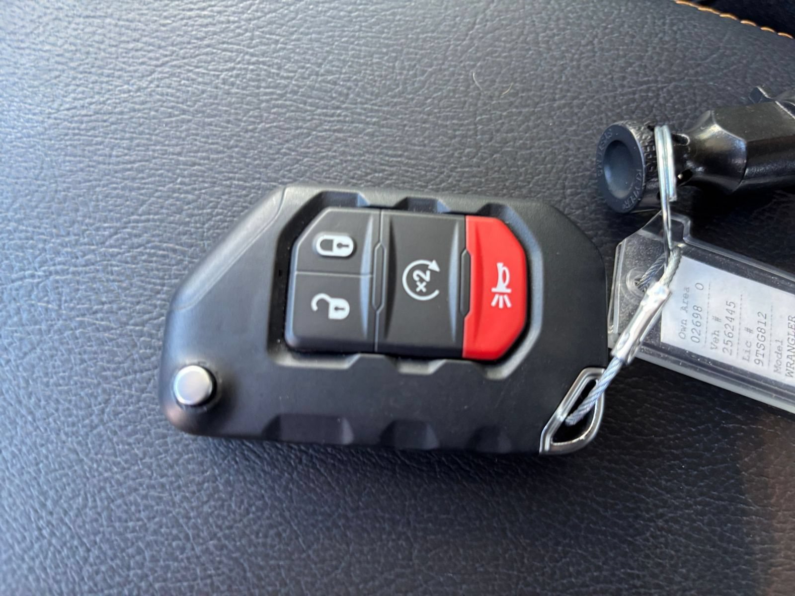 Used 2025 Jeep Wrangler Unlimited Sahara AWD/4WD image 24