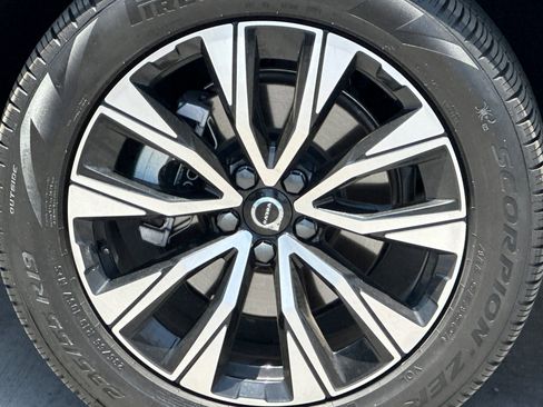 Certified 2025 Volvo XC60 B5 Core w/ Climate Package PRO image 33