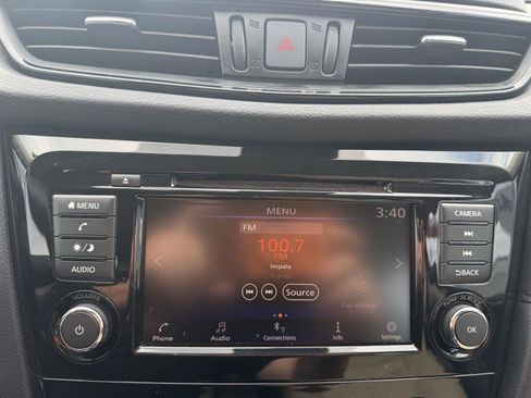 Used 2019 Nissan Rogue S FWD image 12