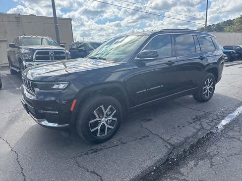 Used 2024 Jeep Grand Cherokee L Limited w/ Luxury Tech Group II image 11