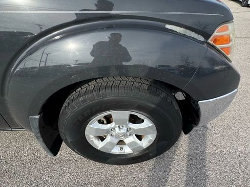 Used 2010 Nissan Frontier SE image 28