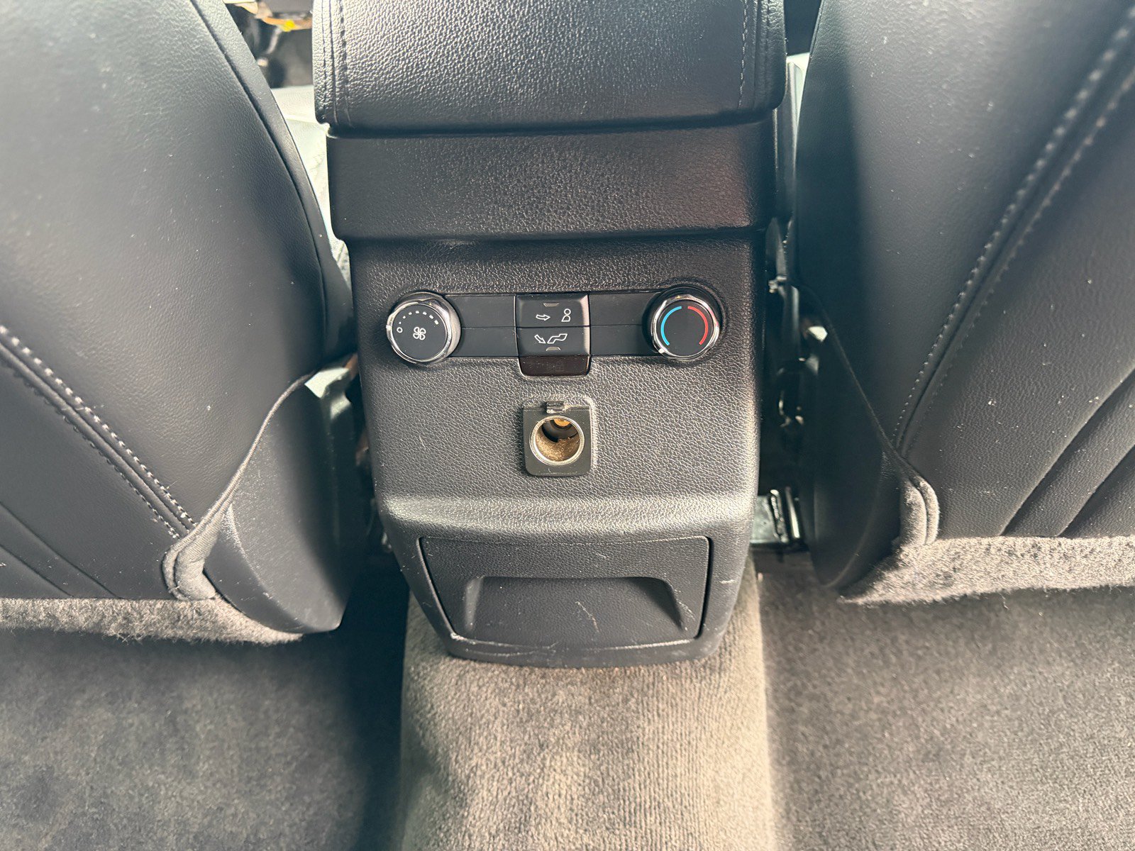 Used 2017 Ford Explorer XLT w/ Equipment Group 202A FWD image 15