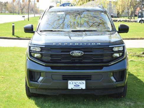 Certified 2025 Ford Expedition Active AWD/4WD image 2