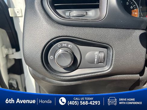 Used 2023 Jeep Renegade Latitude AWD/4WD image 24