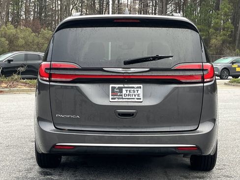 Used 2022 Chrysler Pacifica Touring-L image 22
