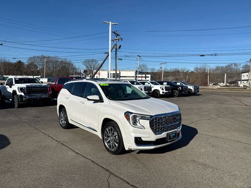 Used 2023 GMC Terrain Denali image 7