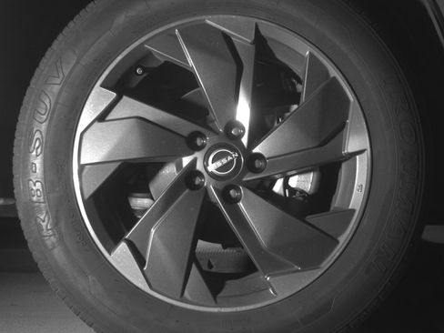 Used 2025 Nissan Rogue SV AWD/4WD image 13
