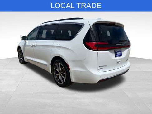 Used 2022 Chrysler Pacifica Limited w/ Uconnect Theater Family Group FWD image 4