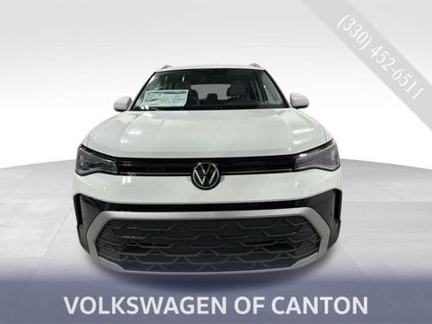 New 2026 Volkswagen Taos SE image 1