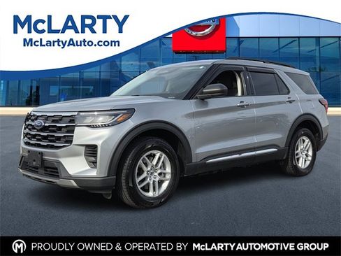 Used 2025 Ford Explorer Active image 1