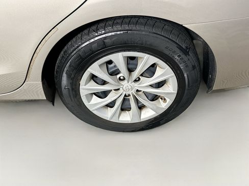 Used 2017 Toyota Camry LE image 11