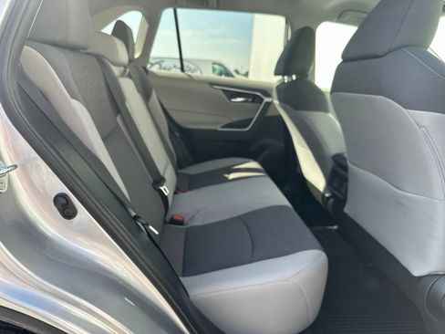 Used 2021 Toyota RAV4 XLE w/ XLE Grade Weather Package AWD/4WD image 27