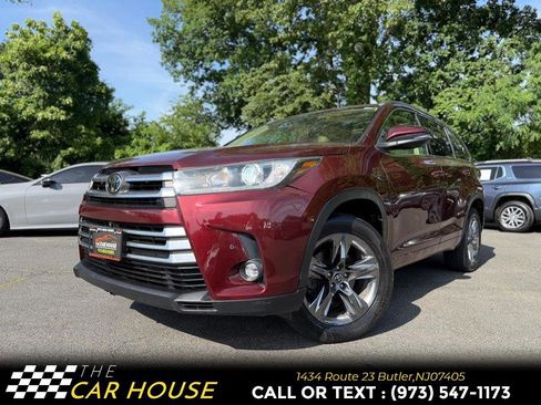 Used 2019 Toyota Highlander Limited Platinum FWD image 2