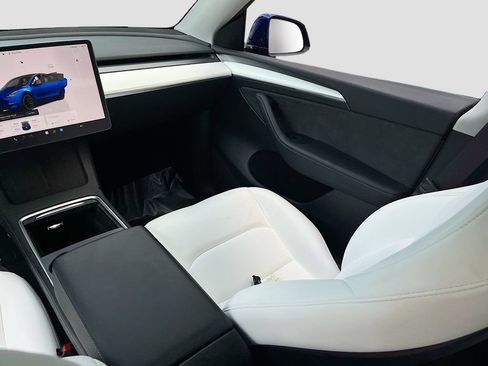 Used 2024 Tesla Model Y Performance AWD/4WD image 21