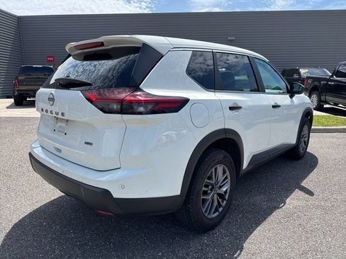 Used 2024 Nissan Rogue S AWD/4WD image 7