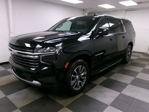 Used 2021 Chevrolet Suburban LT w/ Rear Media and Nav Package AWD/4WD image 1