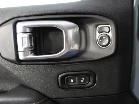 Used 2025 Jeep Wrangler Unlimited Sahara image 14