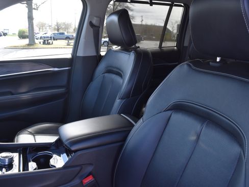 Used 2023 Jeep Grand Cherokee Limited w/ Luxury Tech Group II image 13