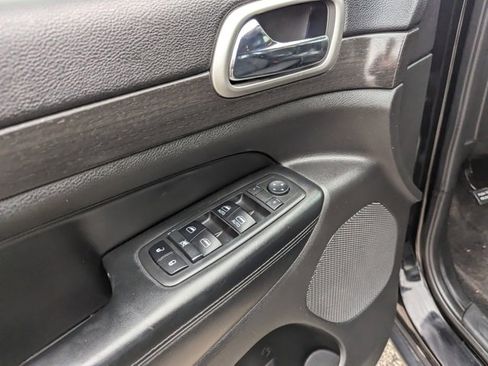 Used 2018 Jeep Grand Cherokee Laredo image 10