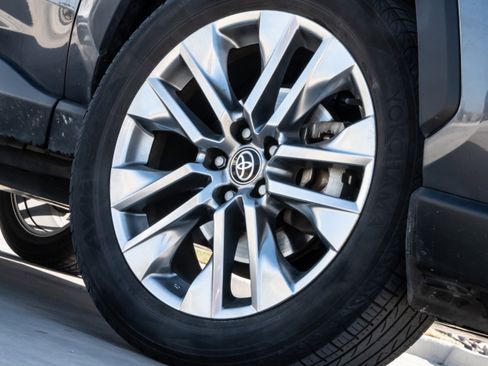 Used 2021 Toyota RAV4 Limited image 9