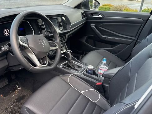 Used 2024 Volkswagen Jetta SE image 9