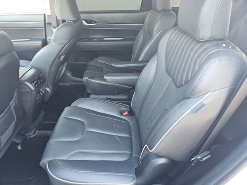 Used 2024 Hyundai Palisade Limited image 13