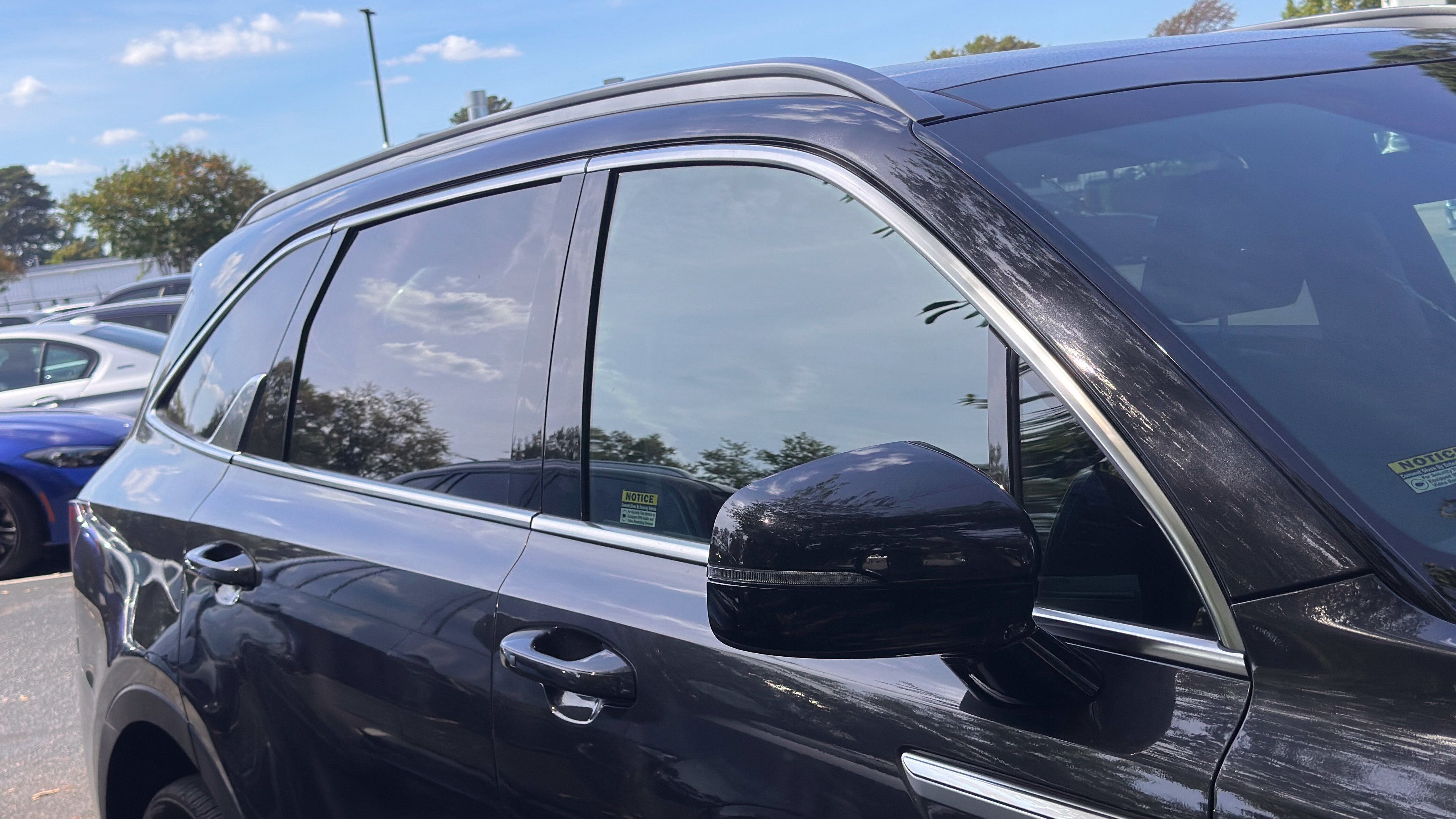 Used 2025 Kia Sorento EX w/ Panoramic Sunroof Package AWD/4WD image 3