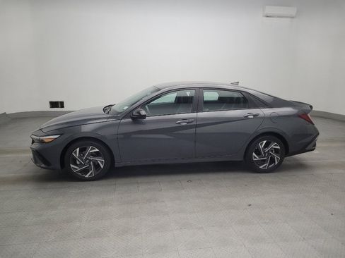 Used 2025 Hyundai Elantra Sport FWD image 2
