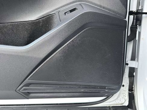 Used 2024 Volkswagen Tiguan SE image 28