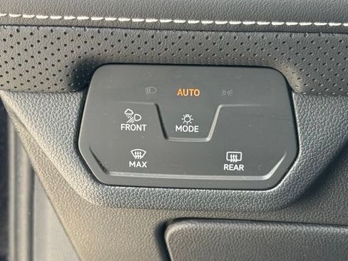 Used 2024 Volkswagen Atlas SE AWD/4WD image 21