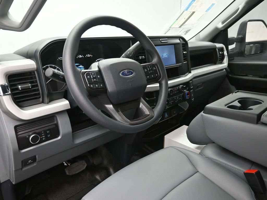 New 2025 Ford F350 XL AWD/4WD image 17