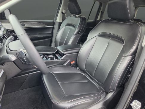 Used 2023 Jeep Grand Cherokee 4WD 4xe image 11