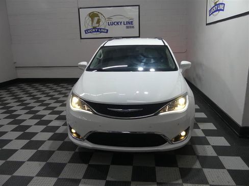 Used 2018 Chrysler Pacifica Touring-L Plus w/ Advanced Safetytec Group FWD image 3