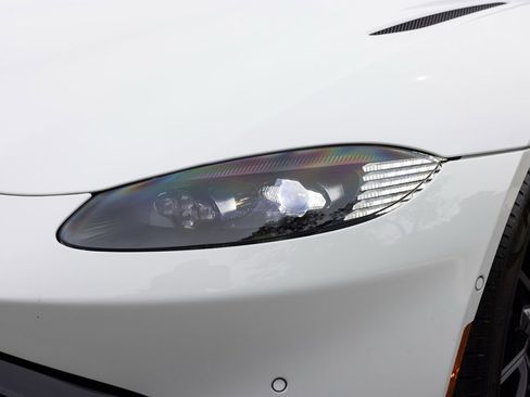 Used 2021 Aston Martin V8 Vantage Coupe image 14