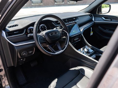 New 2025 Jeep Grand Cherokee L Limited w/ Trailer Tow Package image 21