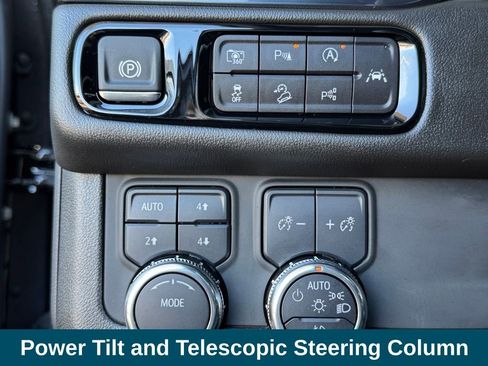 Used 2025 GMC Yukon AT4 w/ AT4 Premium Package image 18