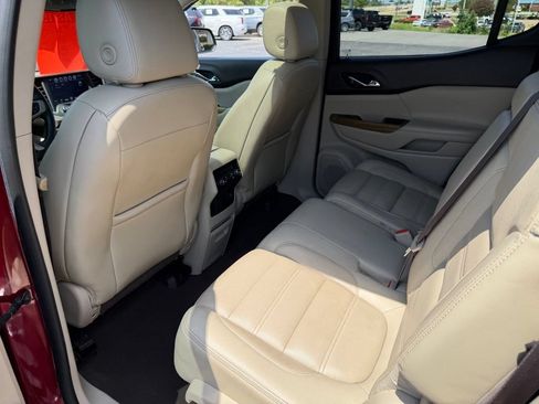 Used 2017 GMC Acadia Denali w/ Technology Package FWD image 16